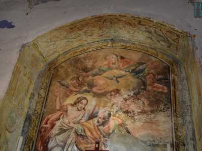 Proseguiamo poi verso il presbiterio per ammirare un colorato affresco ottocentesco che rappresenta �L'incredulit� di San Tommaso Apostolo�